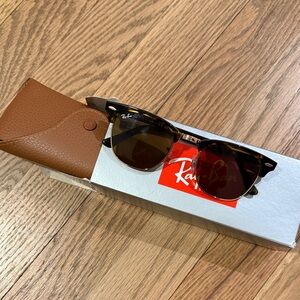 Ray-Ban Men or Women’s Club Master Sunglasses with case and original box